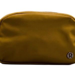 Everywhere lululemon belt bag never used